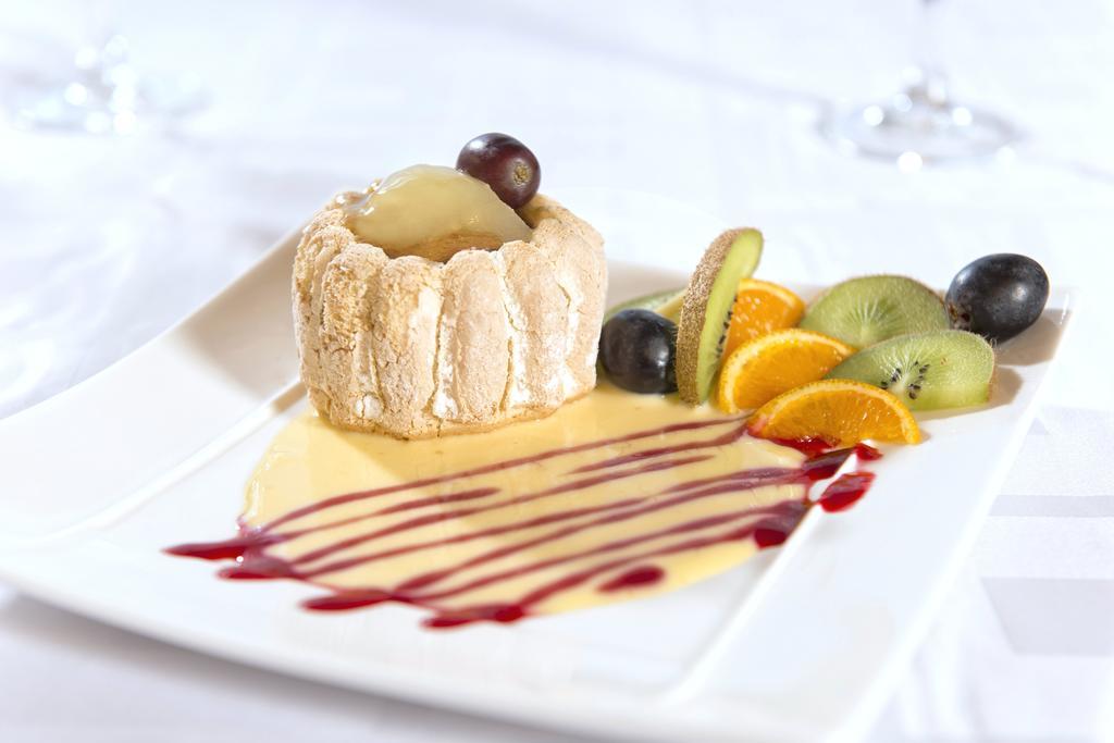 Hotel Le Saint Michel Sedan Zewnętrze zdjęcie