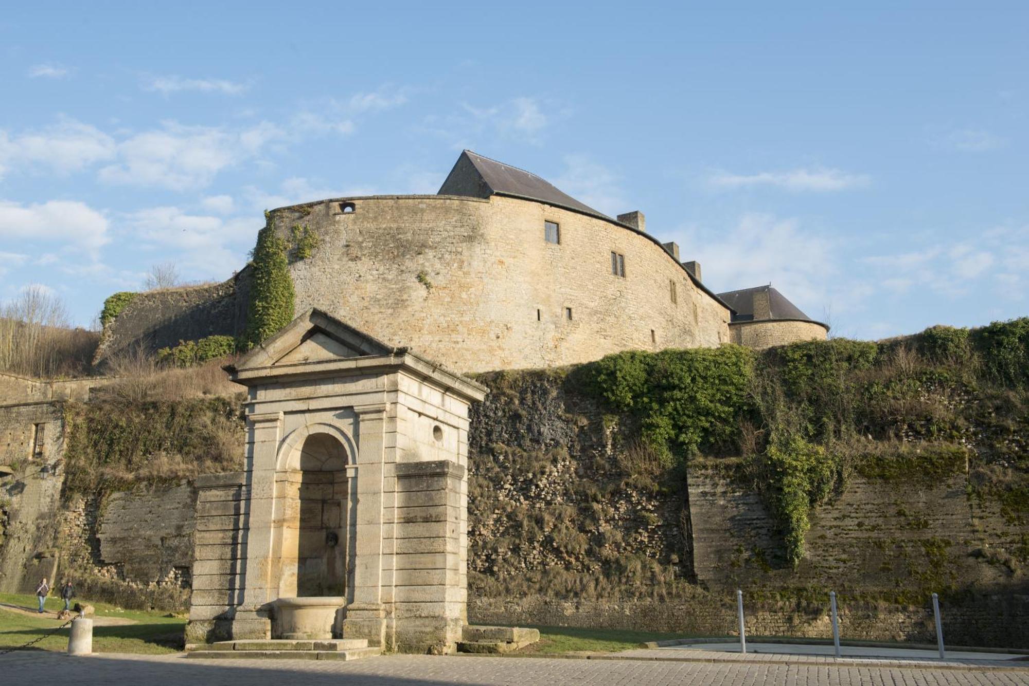 Hotel Le Saint Michel Sedan Zewnętrze zdjęcie