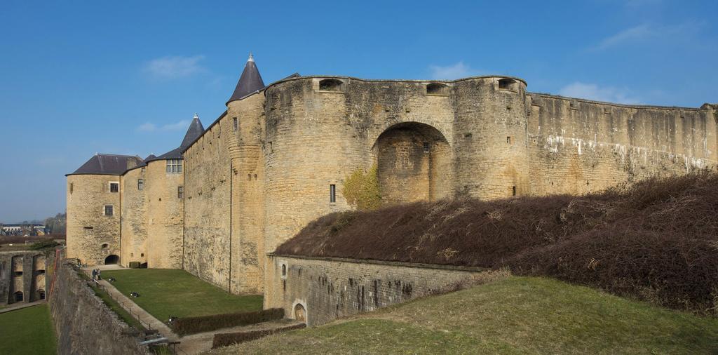 Hotel Le Saint Michel Sedan Zewnętrze zdjęcie